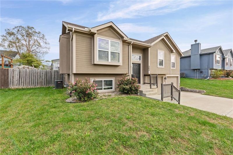 502 193rd St, Smithville, MO 64089