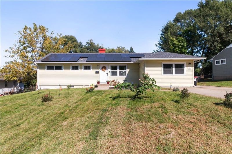 203 SW Mcclendon Dr, Lee's Summit, MO 64081
