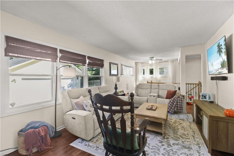 203 SW Mcclendon Dr, Lee's Summit, MO 64081