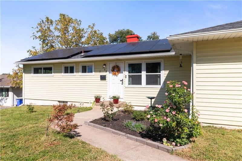 203 SW Mcclendon Dr, Lee's Summit, MO 64081
