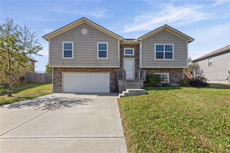 17176 S Kill Creek Rd, Gardner, KS 66030