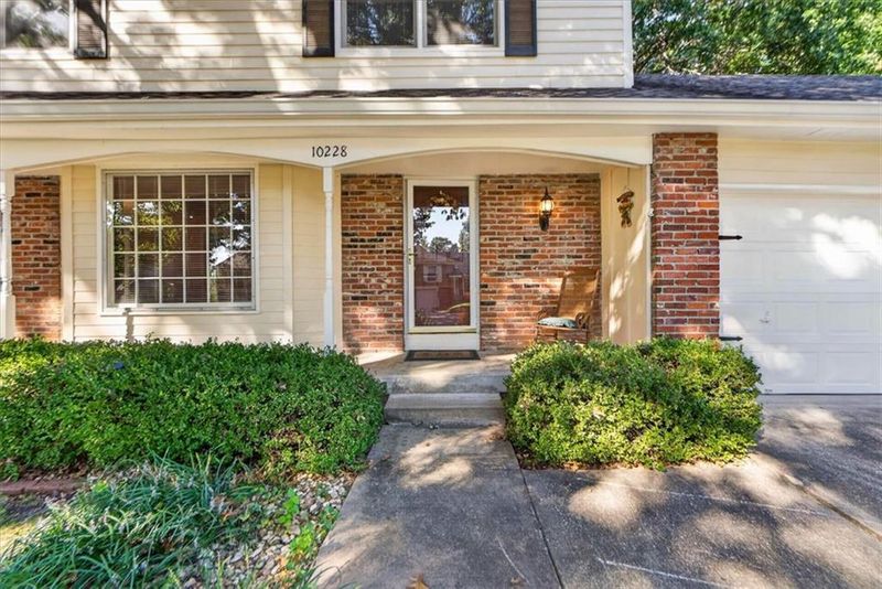 10228 Caenen Dr, Lenexa, KS 66215