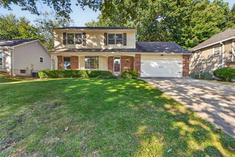 10228 Caenen Dr, Lenexa, KS 66215