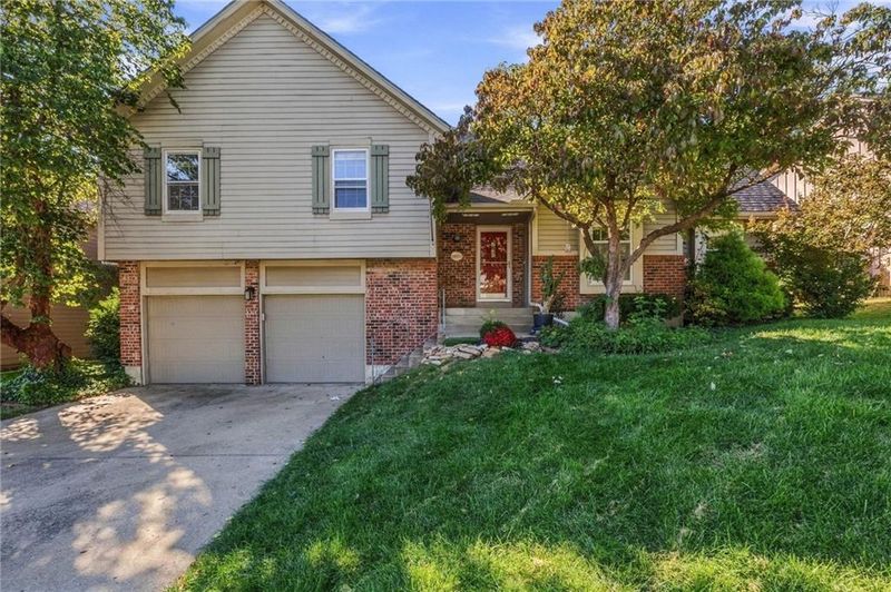 11624 Cody St, Overland Park, KS 66210
