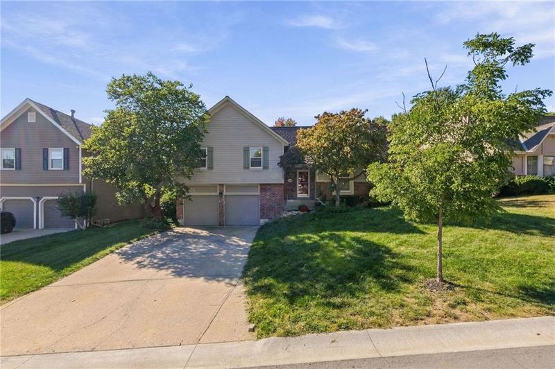 11624 Cody St, Overland Park, KS 66210