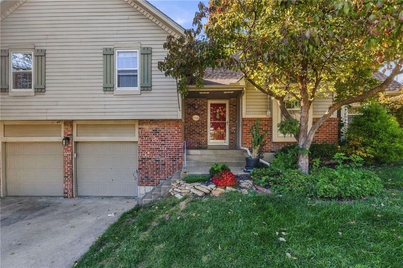 11624 Cody St, Overland Park, KS 66210