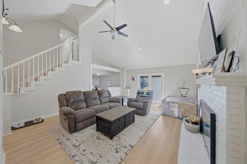 1205 E Sleepy Hollow Dr, Olathe, KS 66062