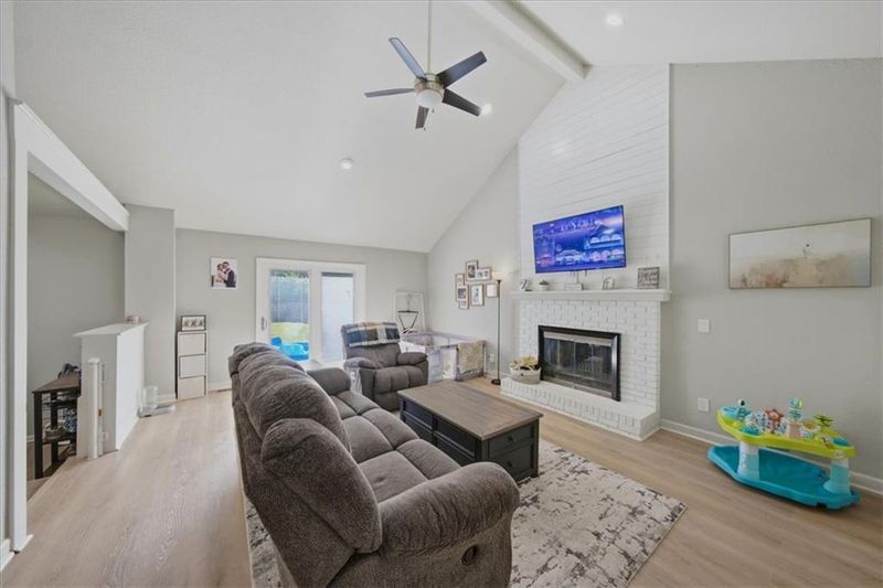 1205 E Sleepy Hollow Dr, Olathe, KS 66062