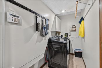5348 W 102 St, Overland Park, KS 66207