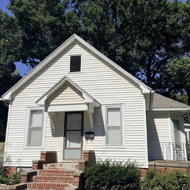3123-3123 12 Gene Field Rd, St Joseph, MO 64506