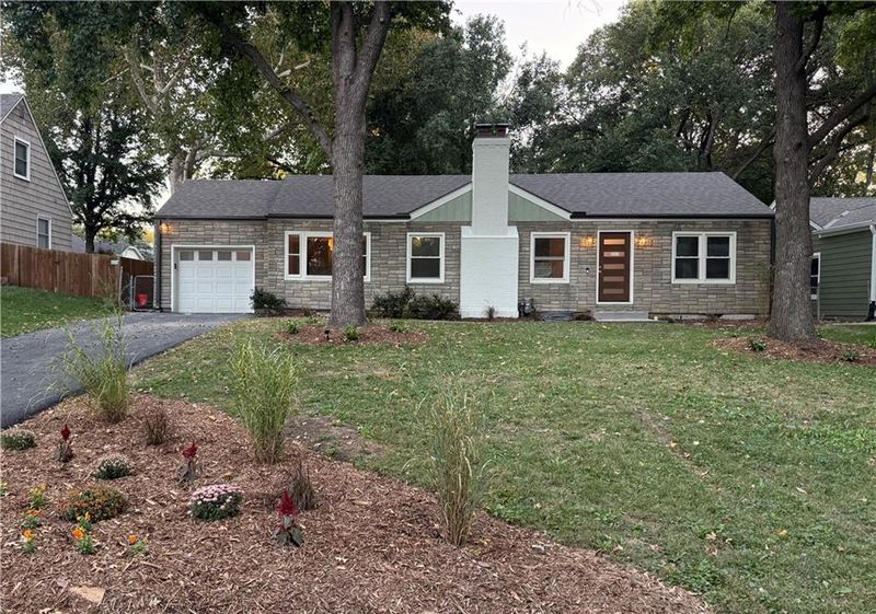 5041 Clark Dr, Roeland Park, KS 66205