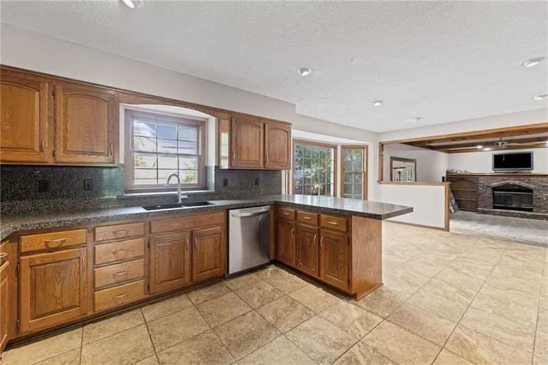 14804 W 84th Ter, Lenexa, KS 66215
