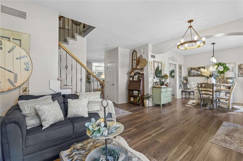 211 Surrey Ct, Smithville, MO 64089