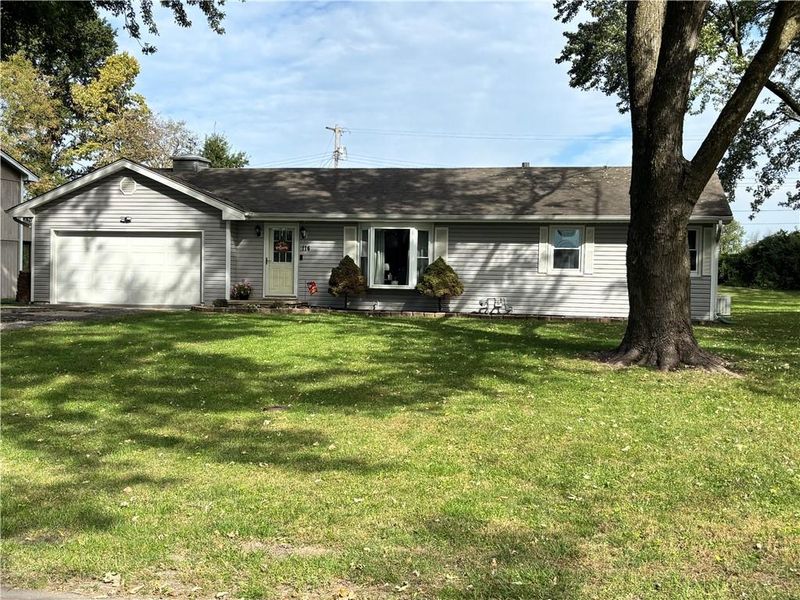 114 W 8th St, Kearney, MO 64060
