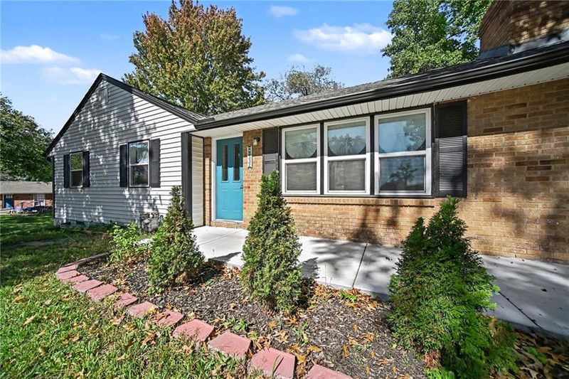 7332 Parallel Pw, Kansas City, KS 66112