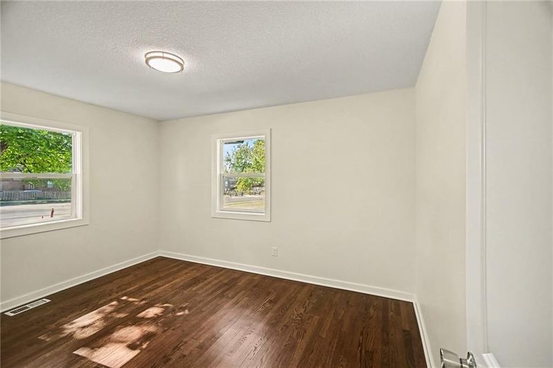 7332 Parallel Pw, Kansas City, KS 66112