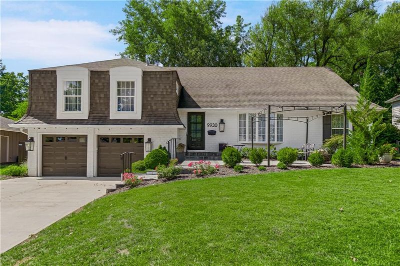 9930 Linden St, Overland Park, KS 66207