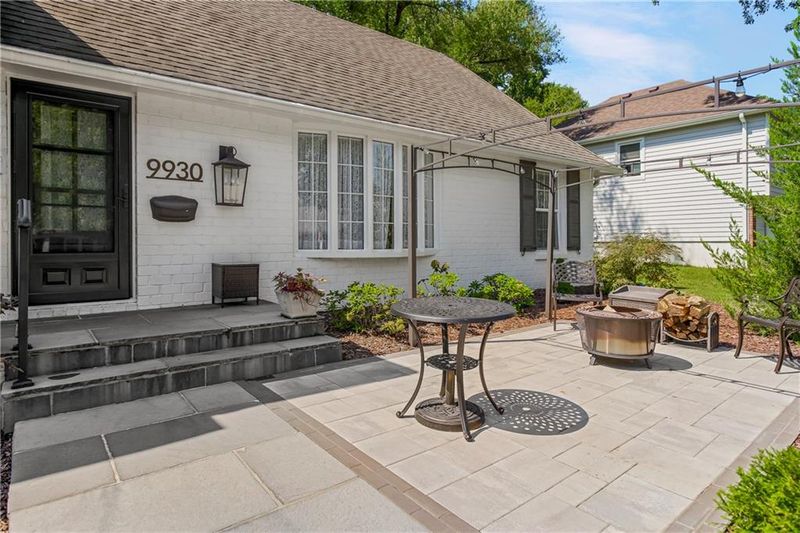 9930 Linden St, Overland Park, KS 66207