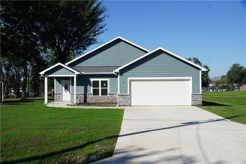 703 N Jefferson St, Spring Hill, KS 66083