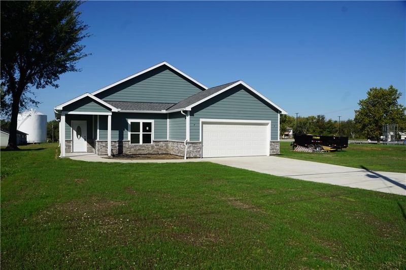 703 N Jefferson St, Spring Hill, KS 66083