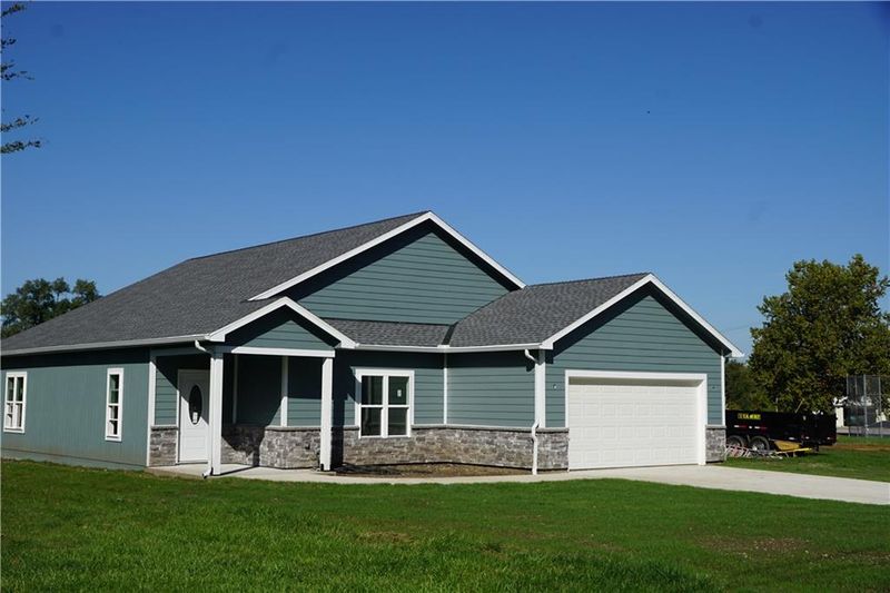703 N Jefferson St, Spring Hill, KS 66083