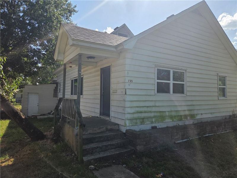 725 W 3rd St, Pittsburg, KS 66762