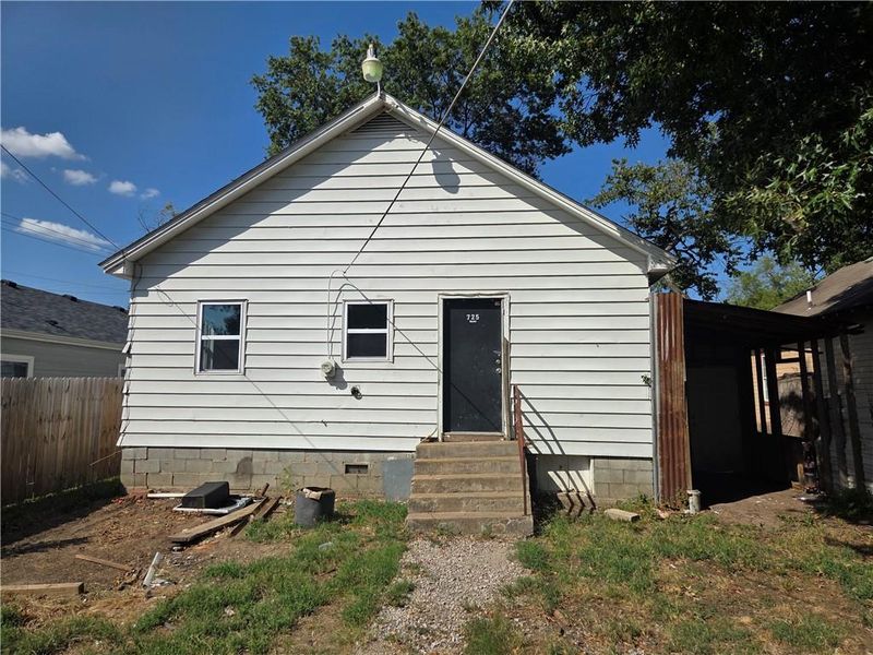 725 W 3rd St, Pittsburg, KS 66762