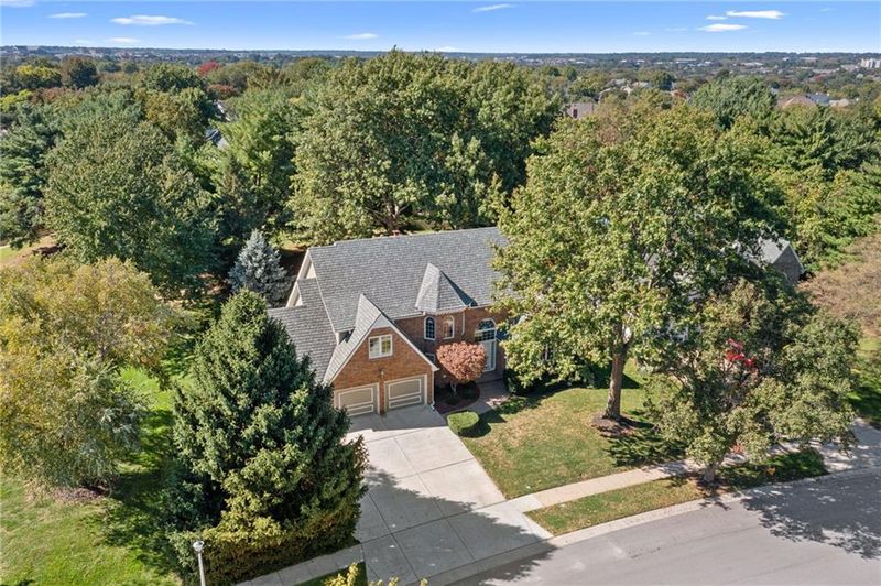 12808 Sherwood Dr, Leawood, KS 66209