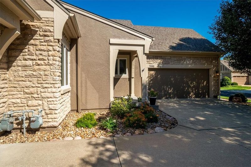 7870 W 157th Ter, Overland Park, KS 66223