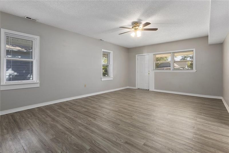 1212 Kingman St, Leavenworth, KS 66048