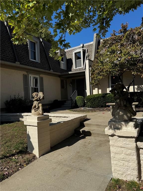6728 W 109th St #B, Overland Park, KS 66211