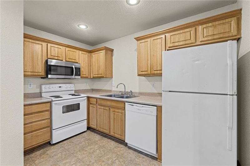 18501 E 3rd Street Ct N, Independence, MO 64056