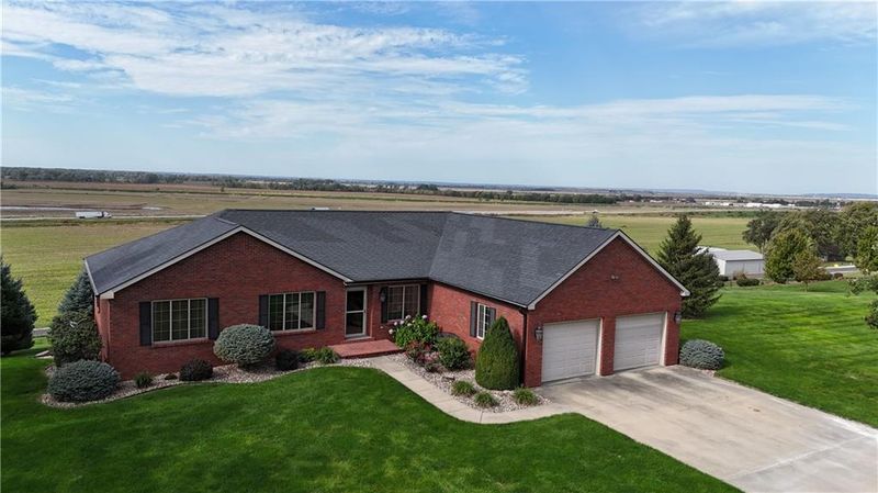19540 Kingsview Dr, Mound City, MO 64470