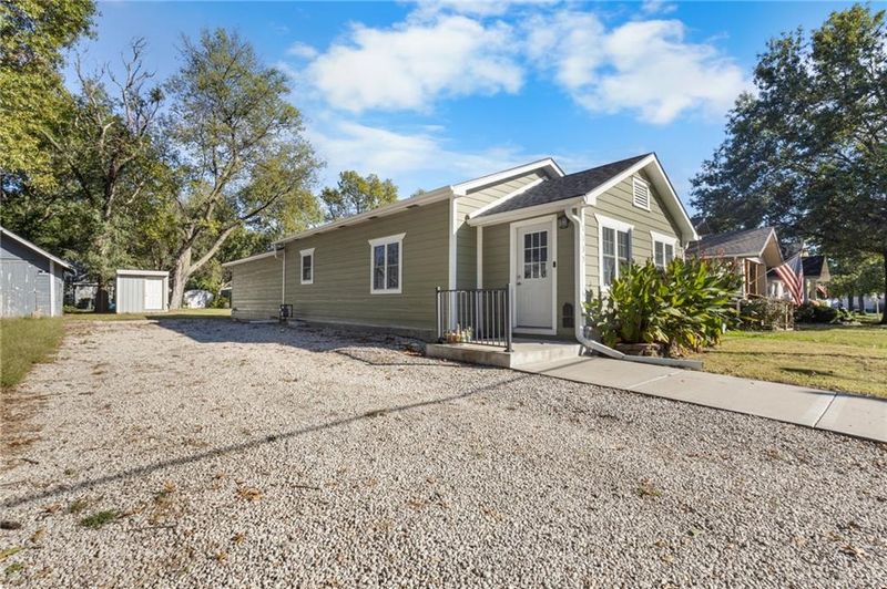 1135 5th St, Osawatomie, KS 66064