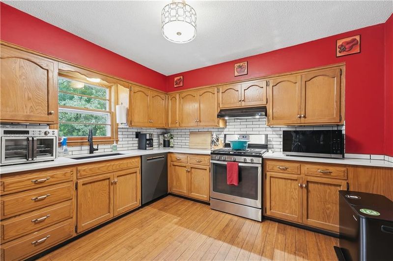 8024 NW Cadwallader Rd, Kansas City, MO 64152