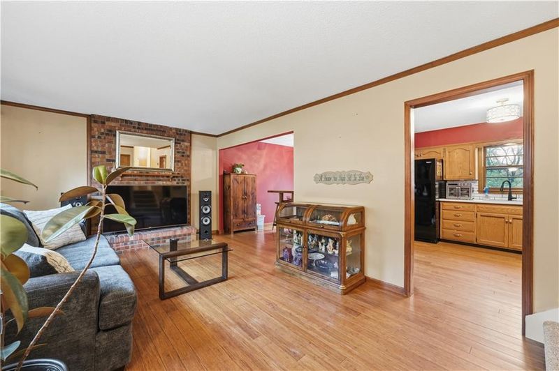 8024 NW Cadwallader Rd, Kansas City, MO 64152