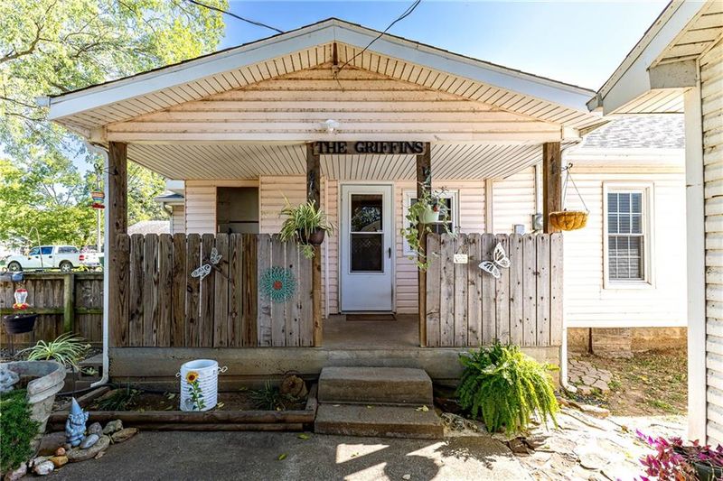 402 E 4th St, Baxter Springs, KS 66713