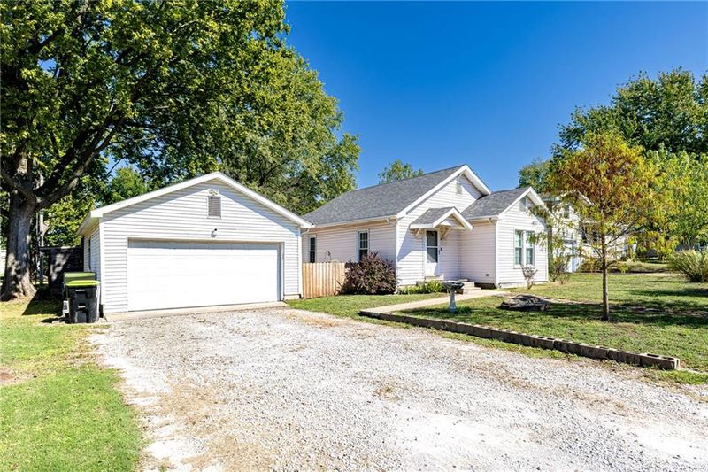 402 E 4th St, Baxter Springs, KS 66713