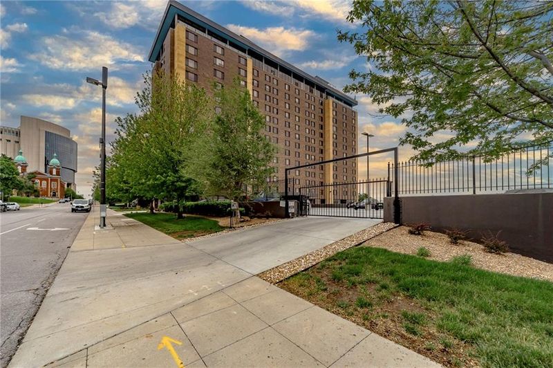 700 E 8th St #6E, Kansas City, MO 64106