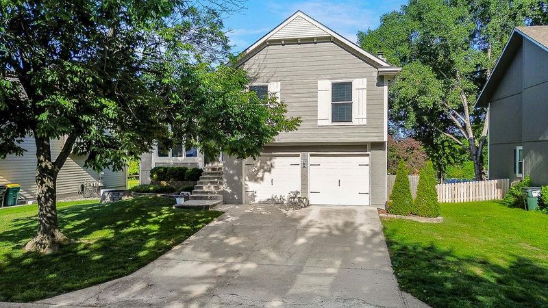 4732 Chouteau St, Shawnee, KS 66226