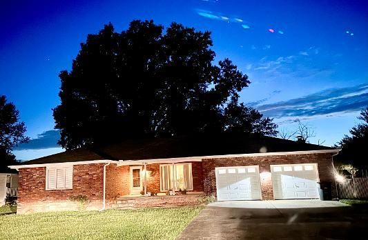 1201 N Lynn St, Nevada, MO 64772