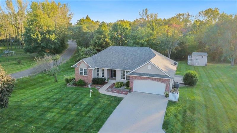 8 Mackenzie Dr, St Joseph, MO 64503