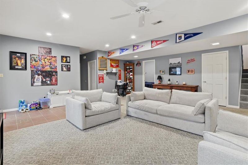 8 Mackenzie Dr, St Joseph, MO 64503
