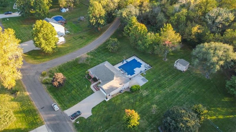 8 Mackenzie Dr, St Joseph, MO 64503