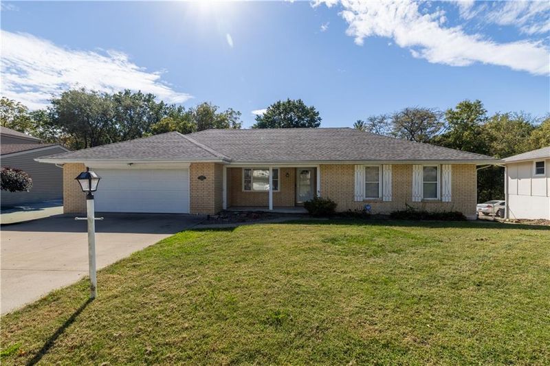 4930 Mockingbird Ln, St Joseph, MO 64506