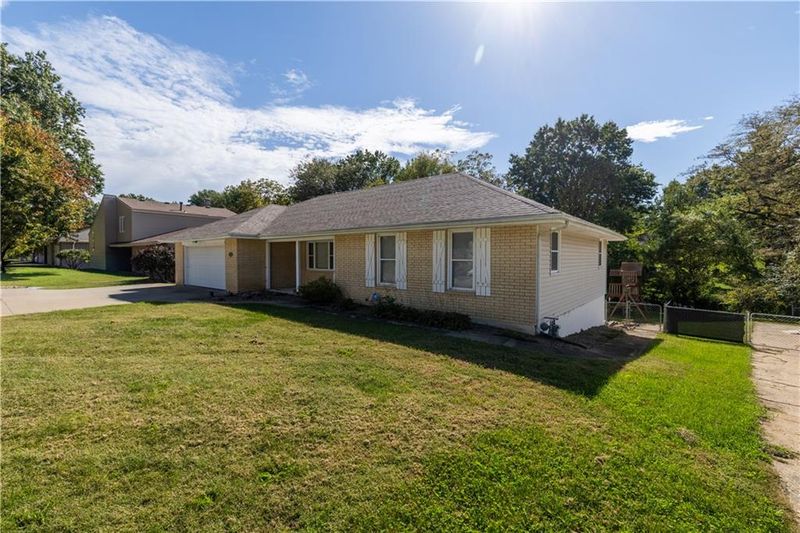 4930 Mockingbird Ln, St Joseph, MO 64506
