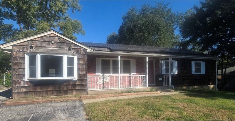 1300 NE Shady Lane Dr, Gladstone, MO 64118