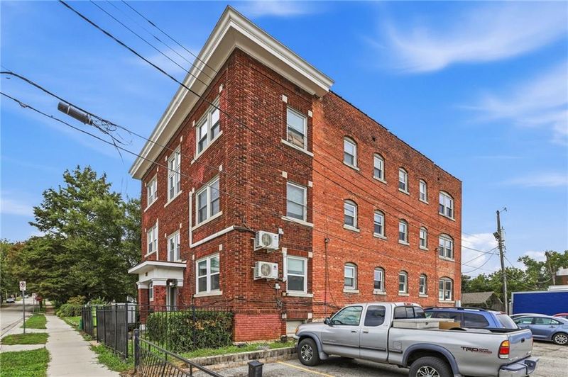 16 W 37th St, Kansas City, MO 64111