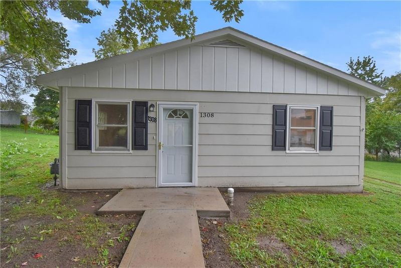 1308 L St, Atchison, KS 66002