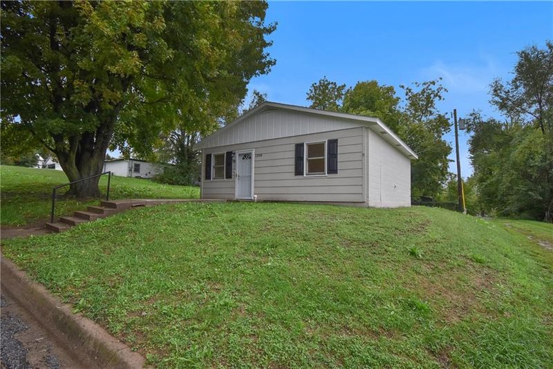 1308 L St, Atchison, KS 66002